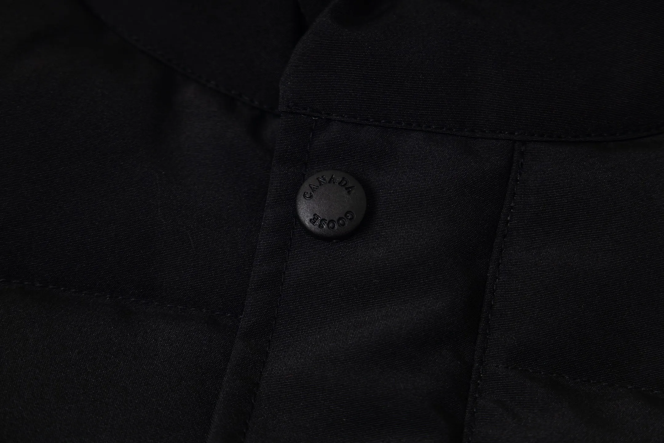 P360 Canada Goose/Canada Goose #Freestyle Crew 4154M Men’s and Women’s Vest Down# ➖ Imported Behringer embroidery machine with customized 10,000-needle embroidery logo! ➖ Imported 21-count polyester-cotton blended original fabric, using Feather-Light 10D waterproof coating fabric, made of 84.5% polyester fiber and 15.5% cotton, 100% the best feel in the entire network! ➖ The genuine official website uses the national standard 80 white duck down, and will never be misled by false claims such as 90 down or goose down! ➖ 100% nylon nylon lining with double double-layer sealing design to prevent velvet from running away. Top-grade polar fleece is used in the collar and pockets to keep warm and comfortable! ➖ Yoshida YKK provides original custom-made electroplated sliders. YKK two-way lockable zippers are tight and smooth and will not peel off paint! ➖ 3M composite original Velcro is durable, and all accessories and hardware are disassembled and customized! ⛔No slander, no exaggeration, no need for too much copywriting, because it is focused, it is professional!  SIZE: XS S M L XL XXL